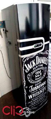 Envelopamento de Geladeira Jack Daniels